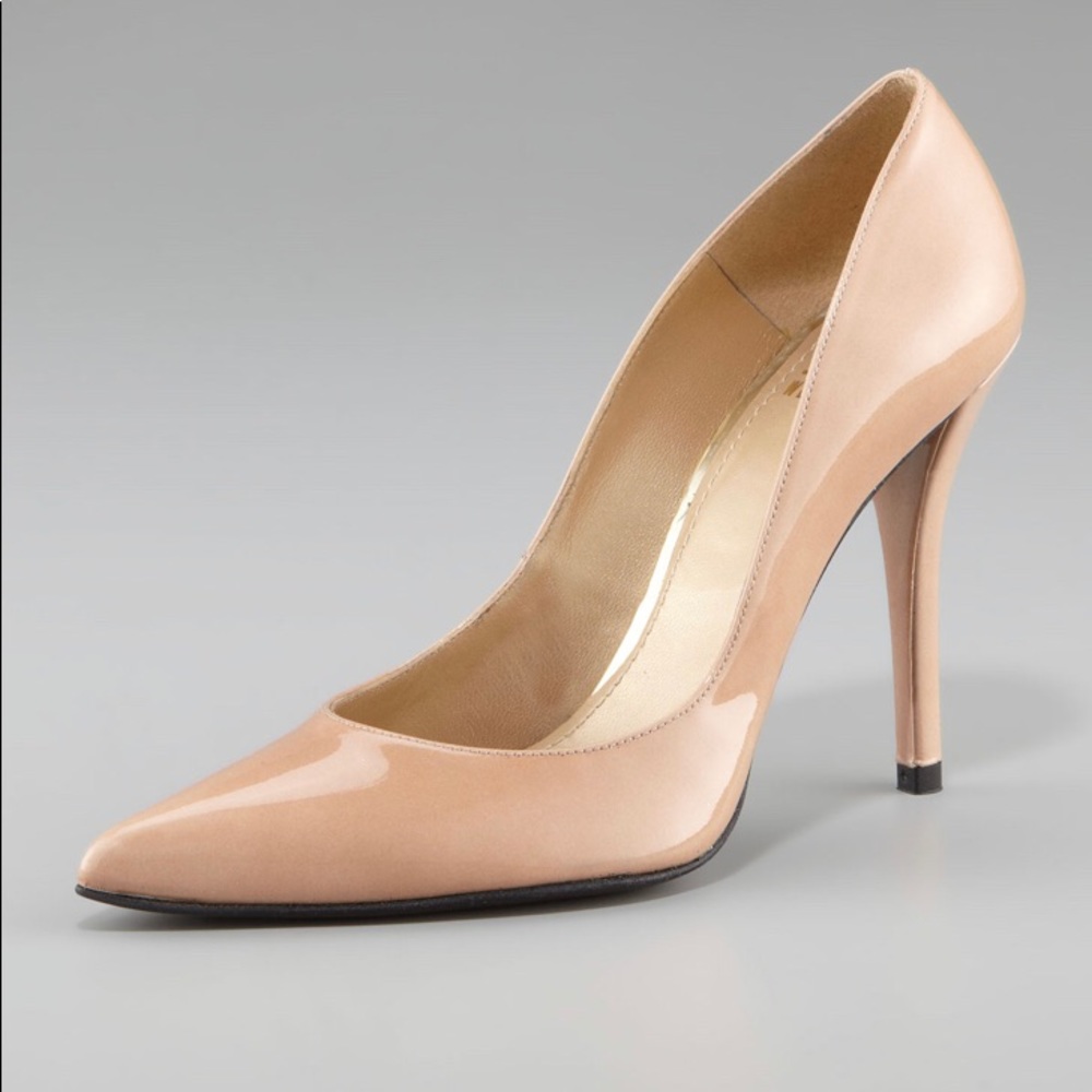 Stuart Weitzman Nude Patent Leather Pump Size 9